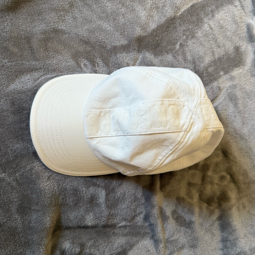 Skechers White Embroidered Cap